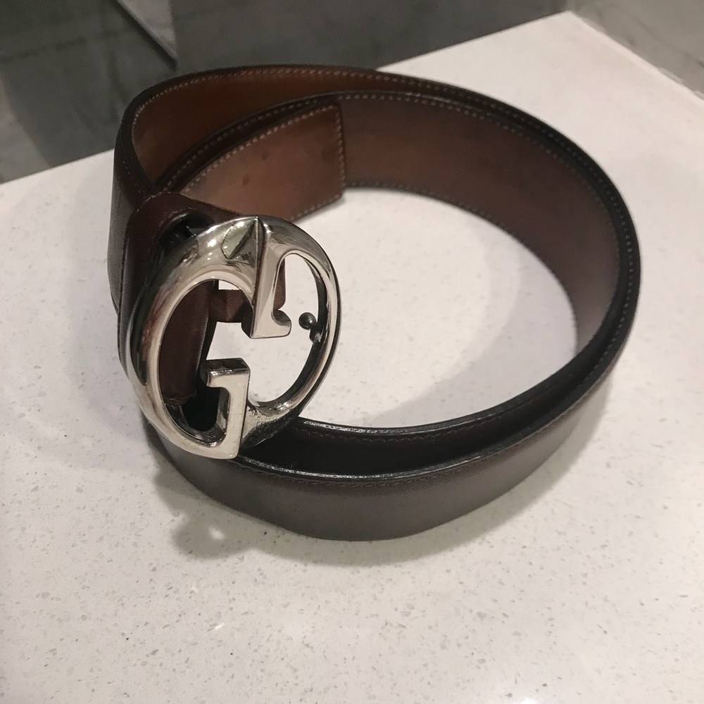 Gucci leather belt with Gucci logo buckle